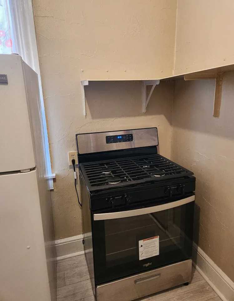 240 1/2 W King St #3 - Photo 5 of 20