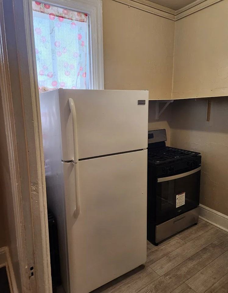 240 1/2 W King St #3 - Photo 6 of 20