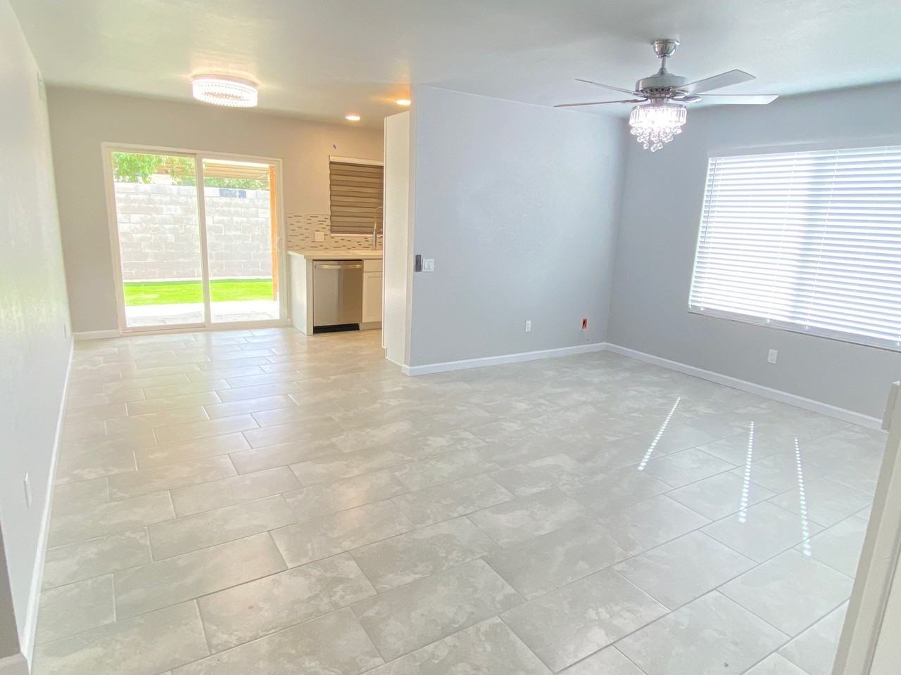 3133 N Runyon Pl - Photo 2 of 14