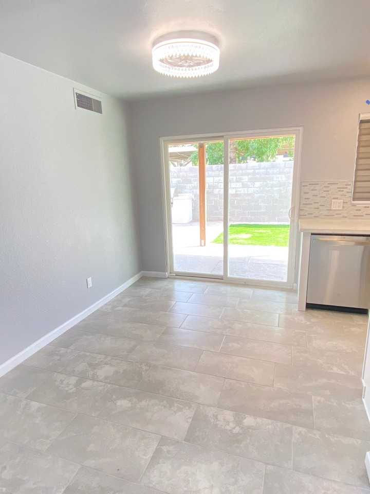 3133 N Runyon Pl - Photo 4 of 14
