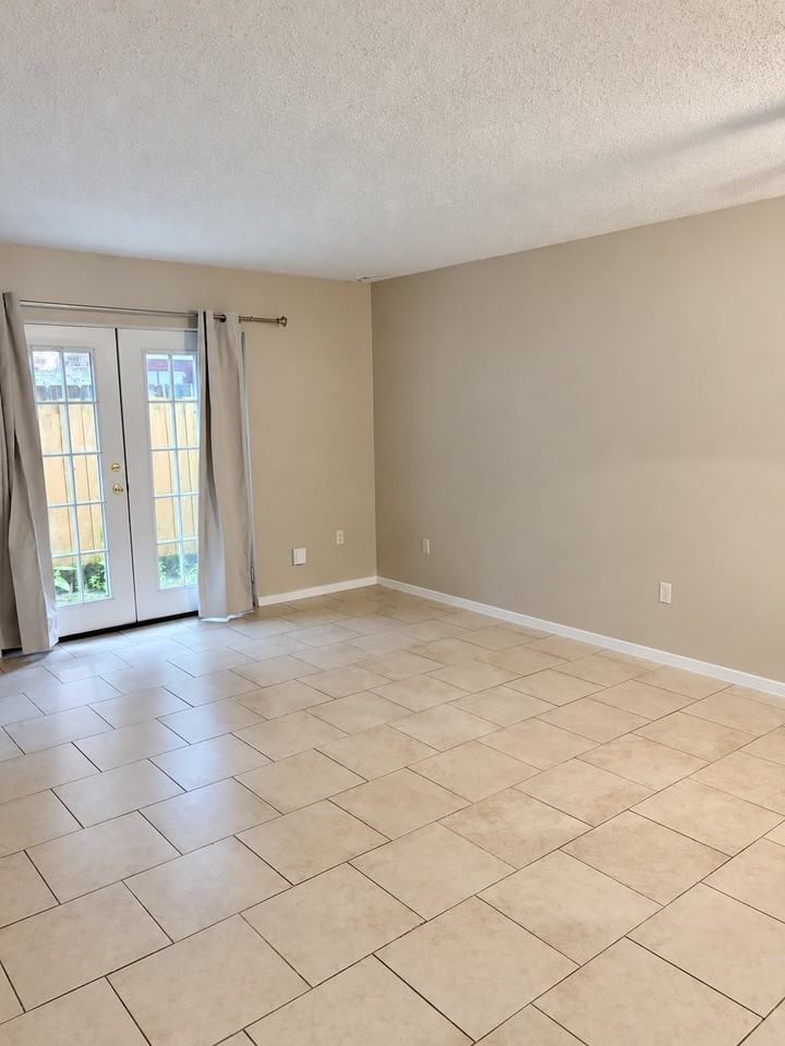 4504 Laplace St - Photo 2 of 17