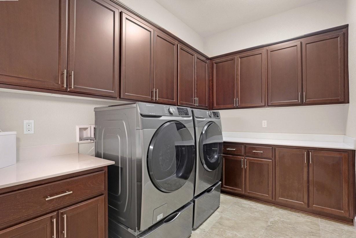 493 Yelland Way - Photo 4 of 12
