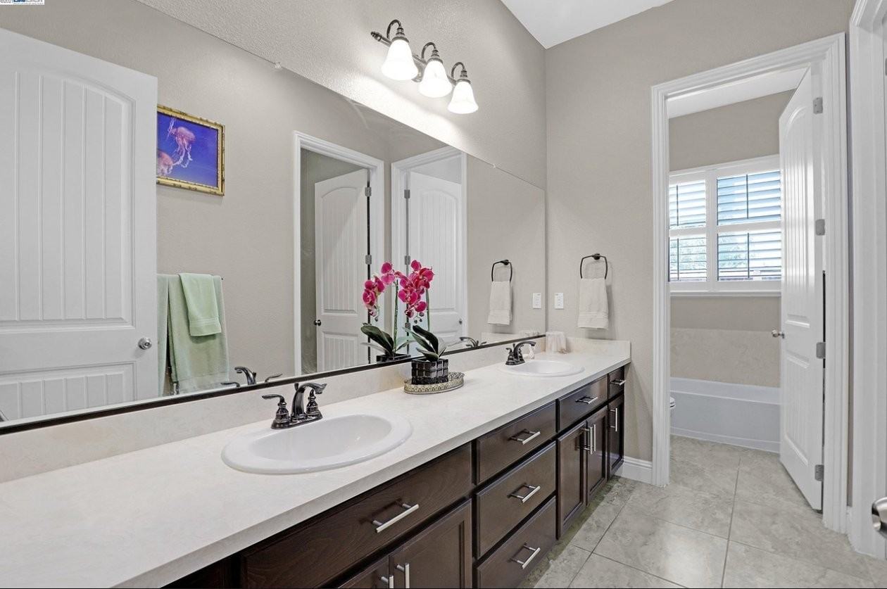 493 Yelland Way - Photo 5 of 12