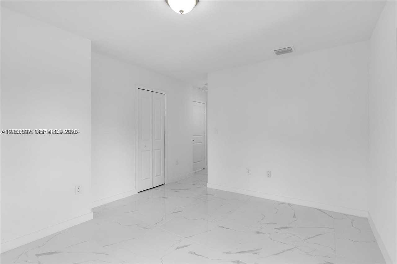 18231823 Nw 69th St #1823 - Photo 4 of 20