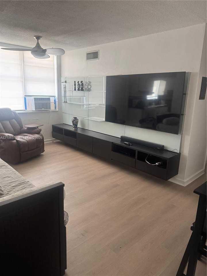 713 Collins St #31 - Photo 6 of 10