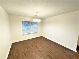 featured image of 1346 Echo Lake Ln