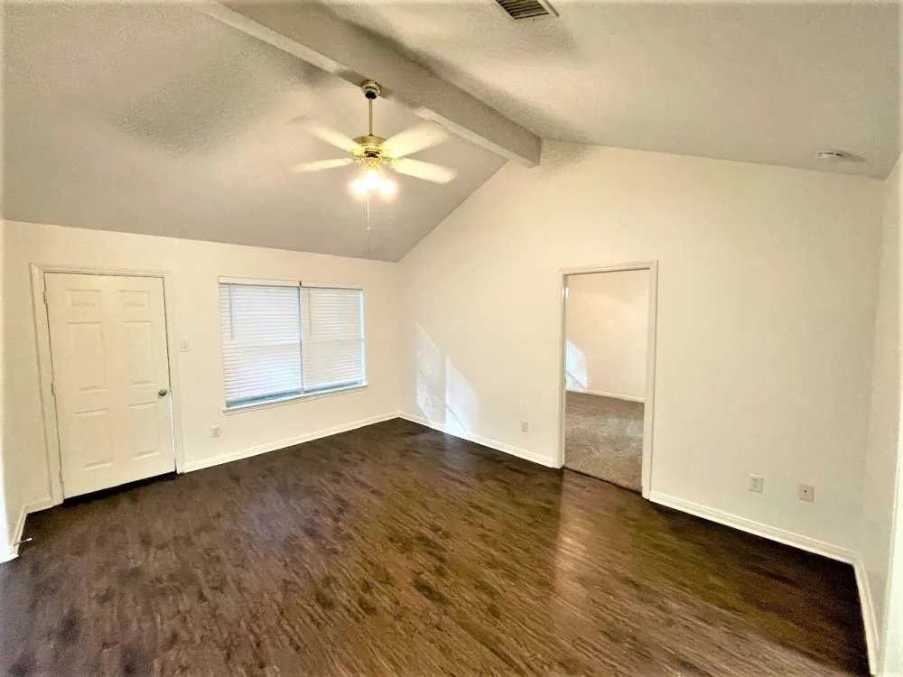 1346 Echo Lake Ln - Photo 2 of 10