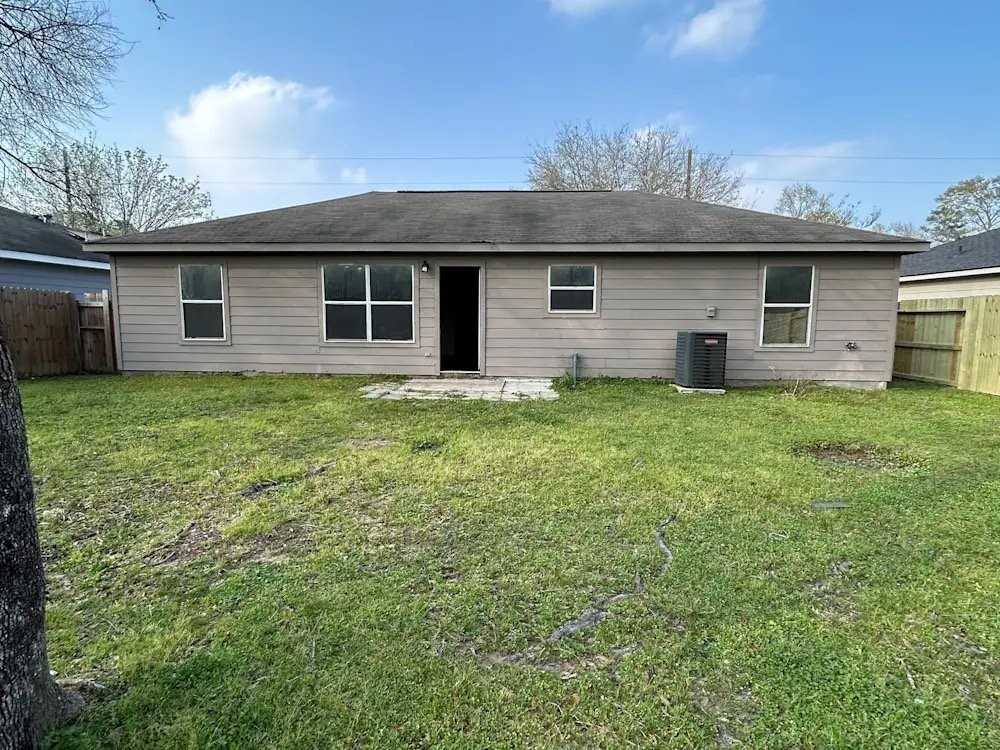1346 Echo Lake Ln - Photo 3 of 10
