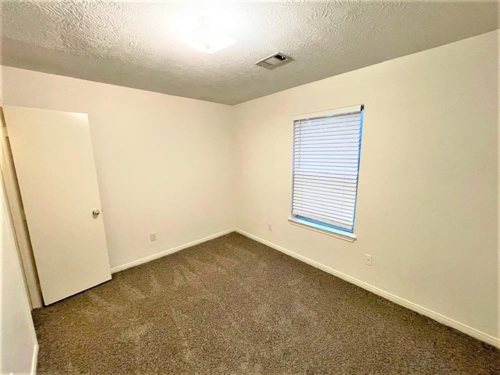 1346 Echo Lake Ln - Photo 6 of 10