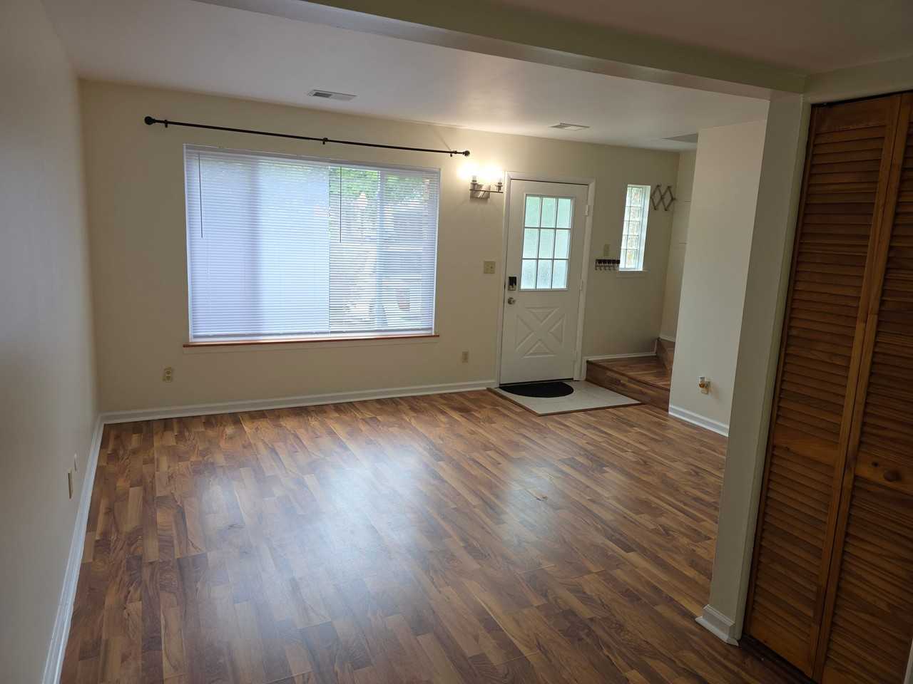 1402 Laurel Valley Dr - Photo 2 of 16