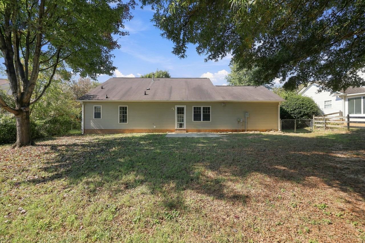 1625 Ammons Dr N - Photo 2 of 19