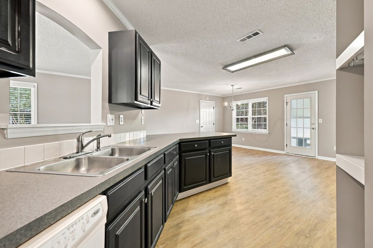 1625 Ammons Dr N - Photo 7 of 19