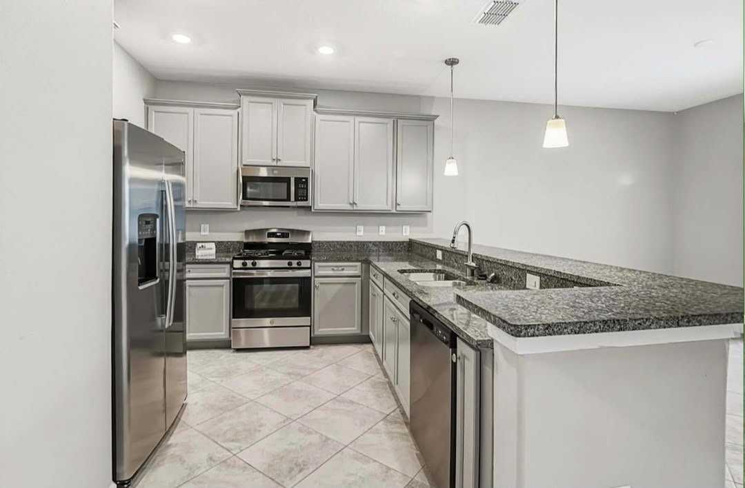 2911 Yellowhammer Way - Photo 3 of 8