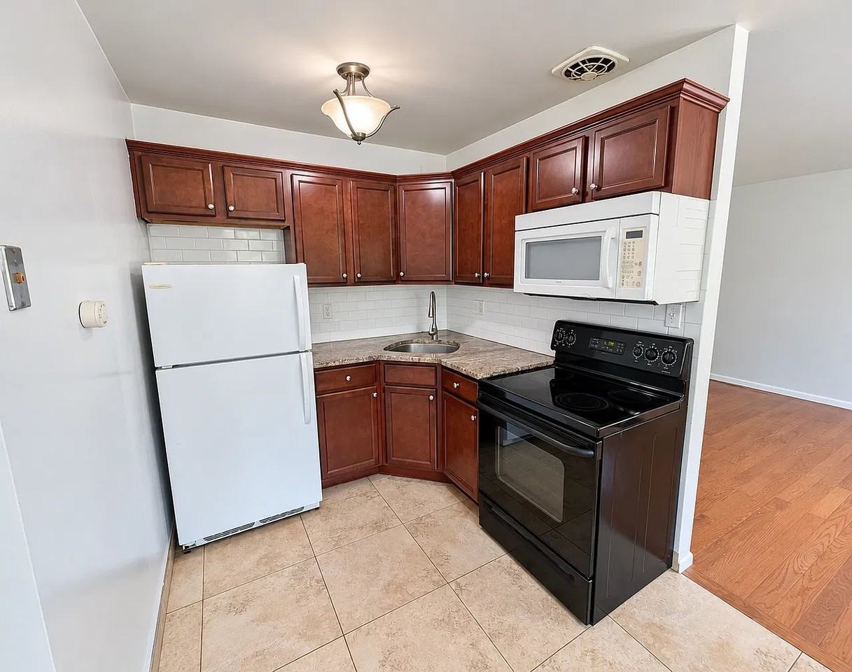 6 Burr Ave #6 - Photo 2 of 9