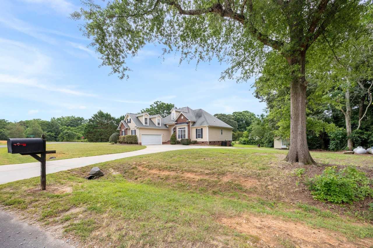 2801 Sweetgrass Ln - Photo 2 of 19