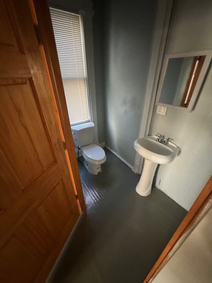 428 W Bancroft St #1 - Photo 2 of 7