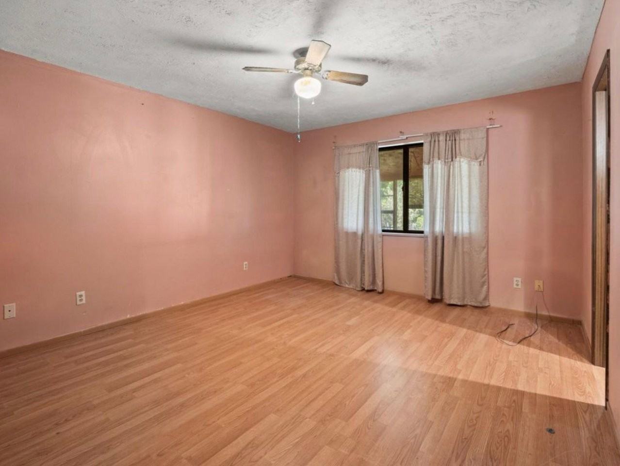 108 Cardinal St - Photo 6 of 12
