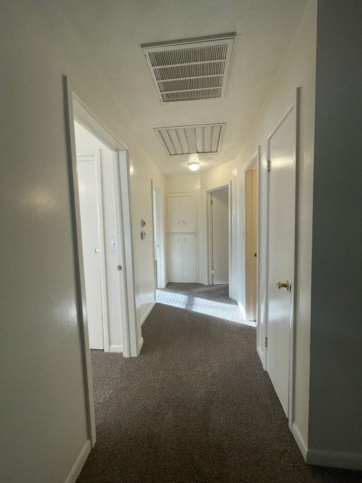 1952 S Wedgewood Ave - Photo 4 of 18
