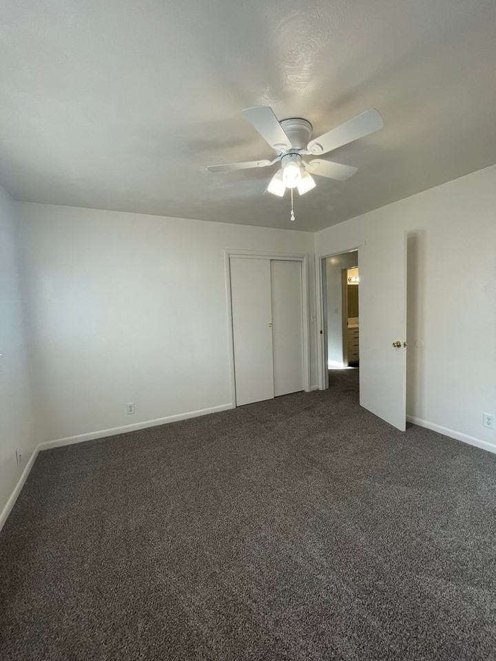 1952 S Wedgewood Ave - Photo 6 of 18