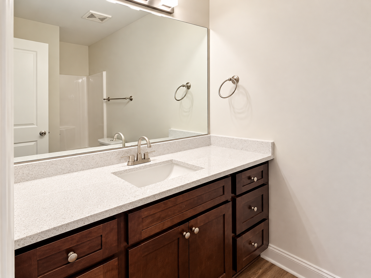 870 Pine St - Photo 4 of 4