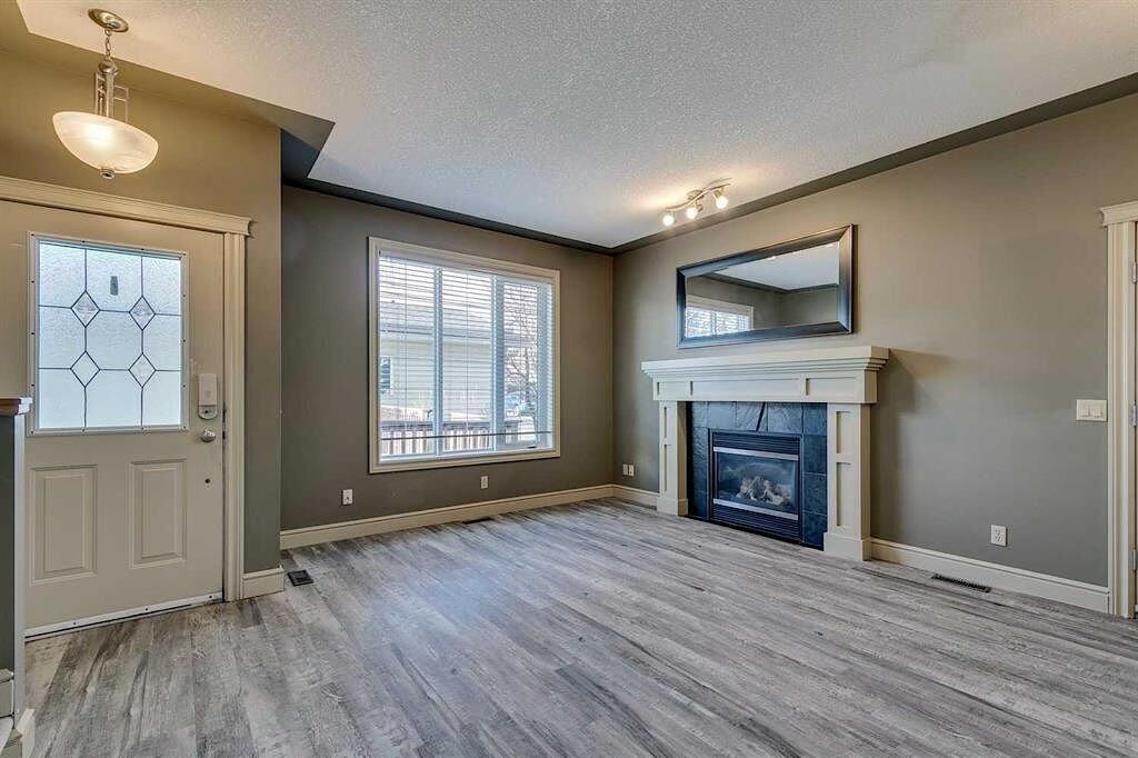 2505 -2505 19 Ave Sw - Photo 3 of 18