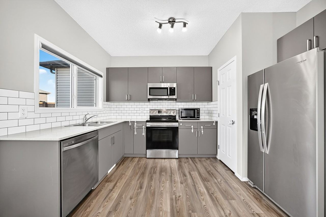 3842 171a Ave Nw - Photo 3 of 38
