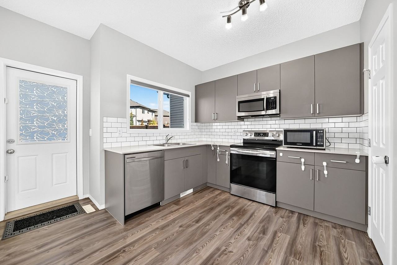 3842 171a Ave Nw - Photo 4 of 38