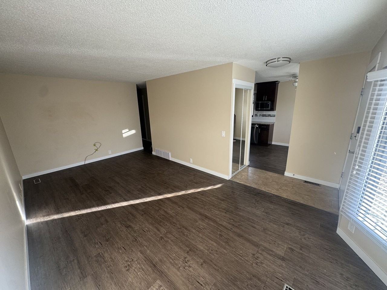 13107 47 St Nw - Photo 3 of 13
