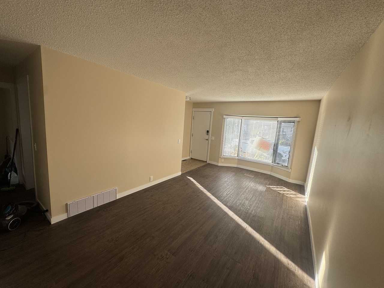 13107 47 St Nw - Photo 4 of 13