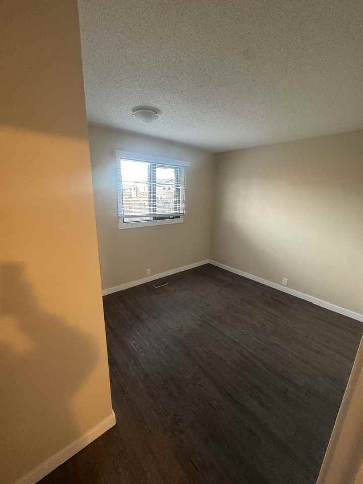 13107 47 St Nw - Photo 6 of 13