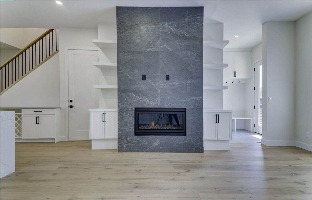 1121 19 Ave Nw - Photo 3 of 33