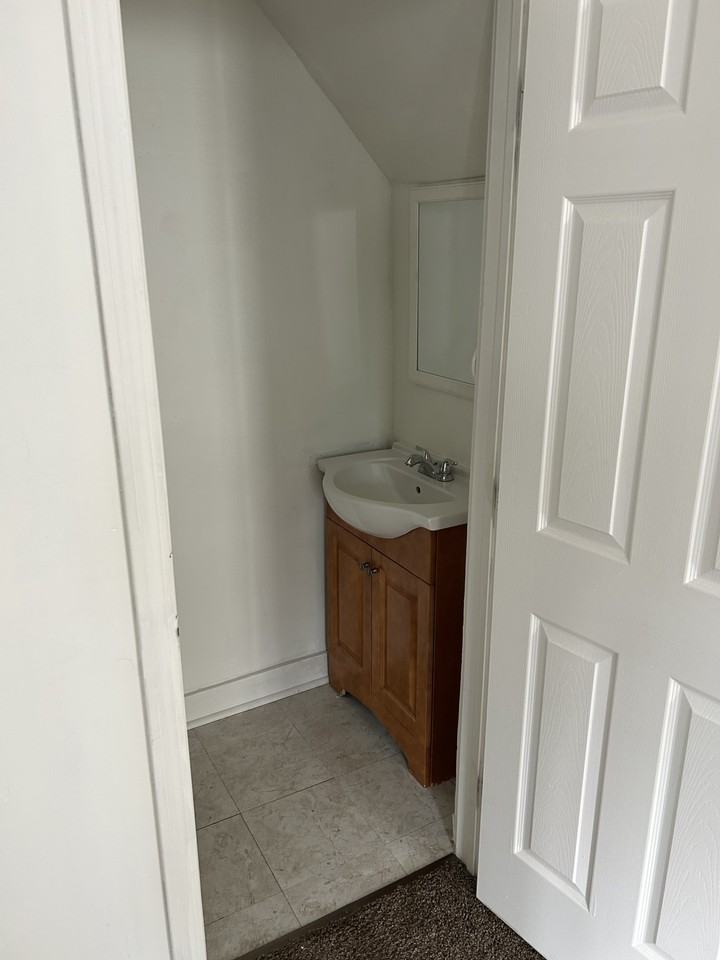 114 Main St #5 - Photo 4 of 10
