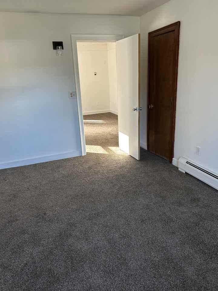 114 Main St #5 - Photo 5 of 10