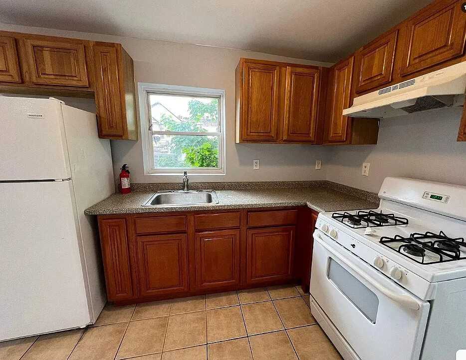 345 Sanford Ave #2R