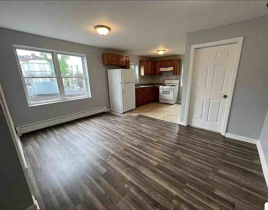 345 Sanford Ave #2R - Photo 4 of 10