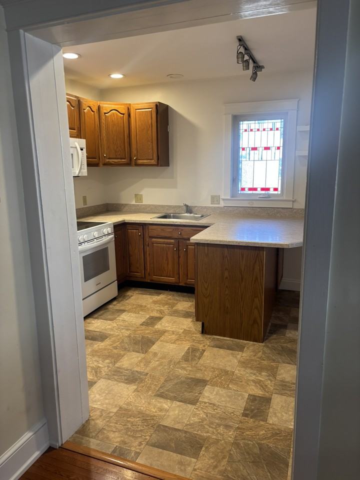 2206 Wood St #B - Photo 2 of 8