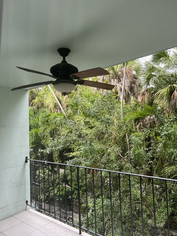 2539 S Bayshore Dr #319 - Photo 5 of 8