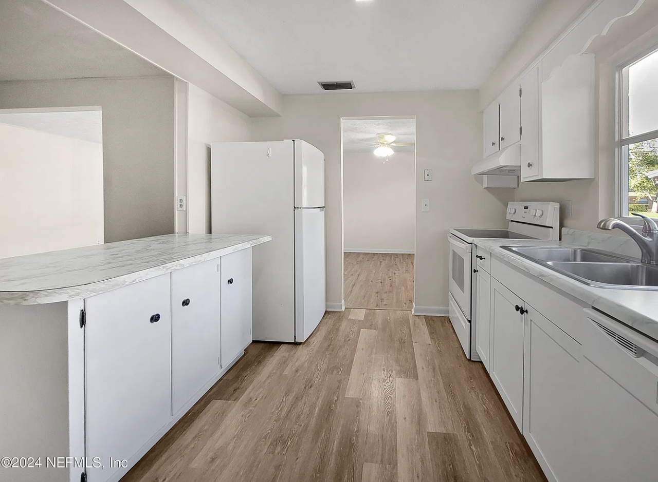 584 Madeira Dr #NA - Photo 5 of 14