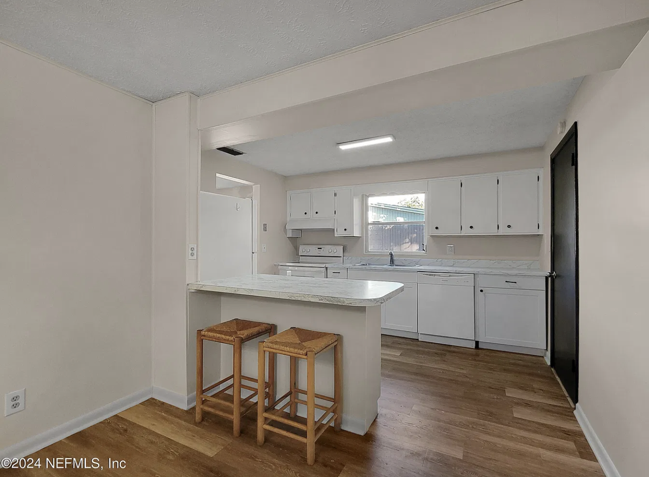584 Madeira Dr #NA - Photo 7 of 14