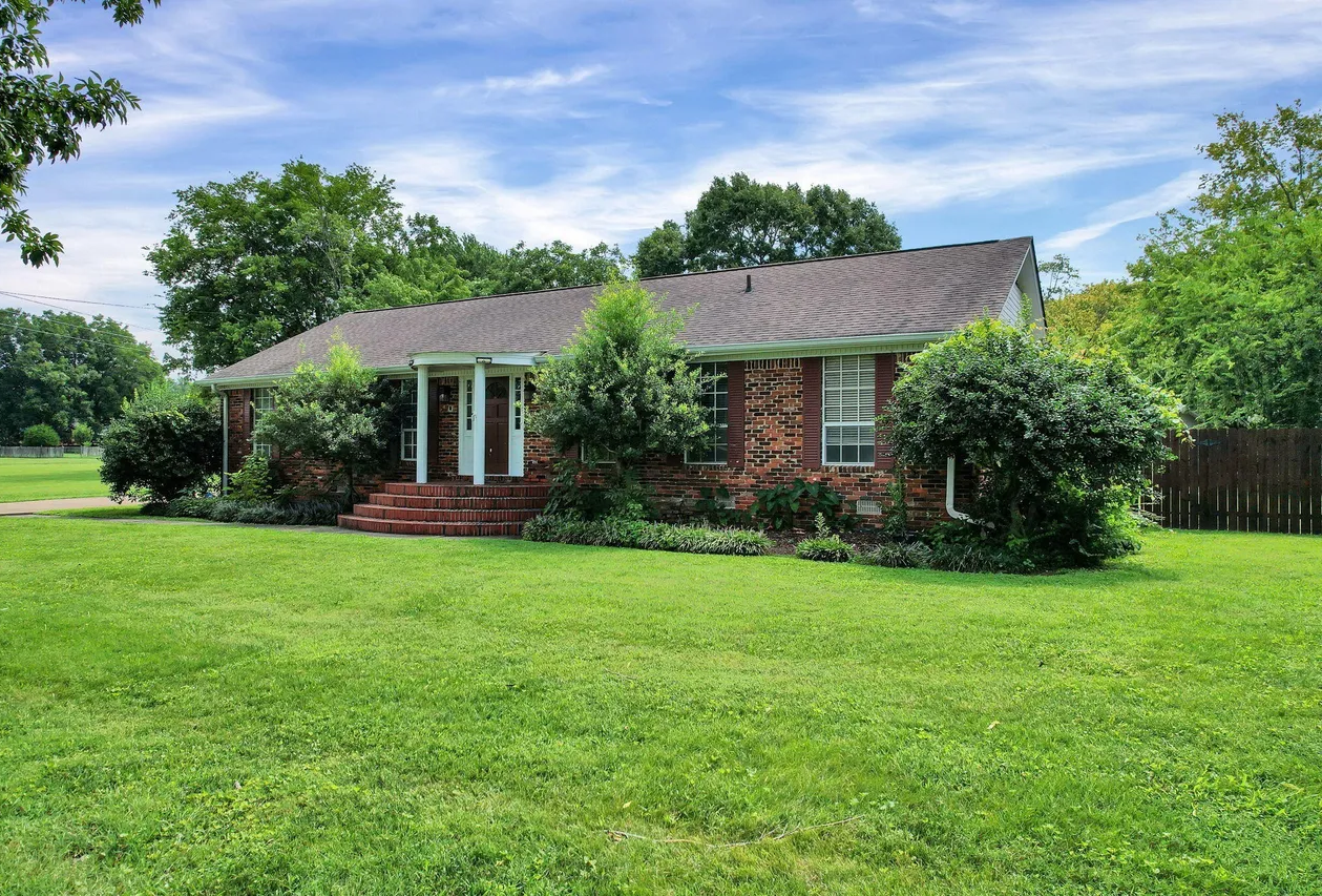 3820 Charleston Dr Ne #NA - Photo 3 of 13
