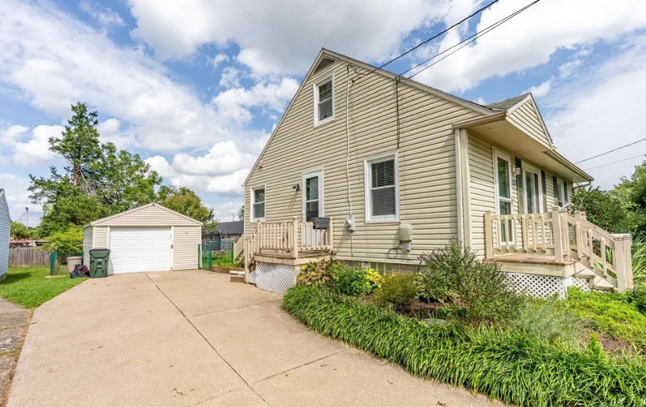 2909 33rd St Ne #NA - Photo 2 of 13