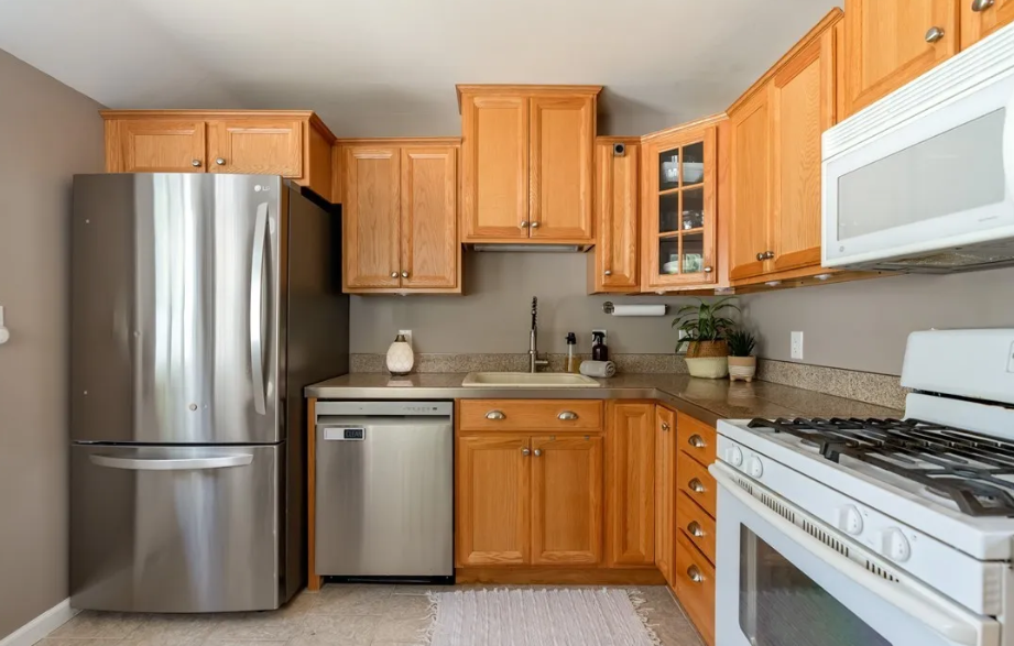 2909 33rd St Ne #NA - Photo 3 of 13