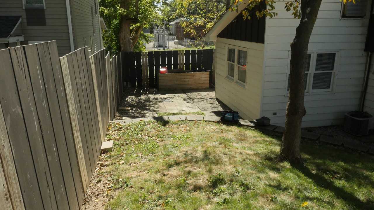 611 Liberty St #B - Photo 3 of 23