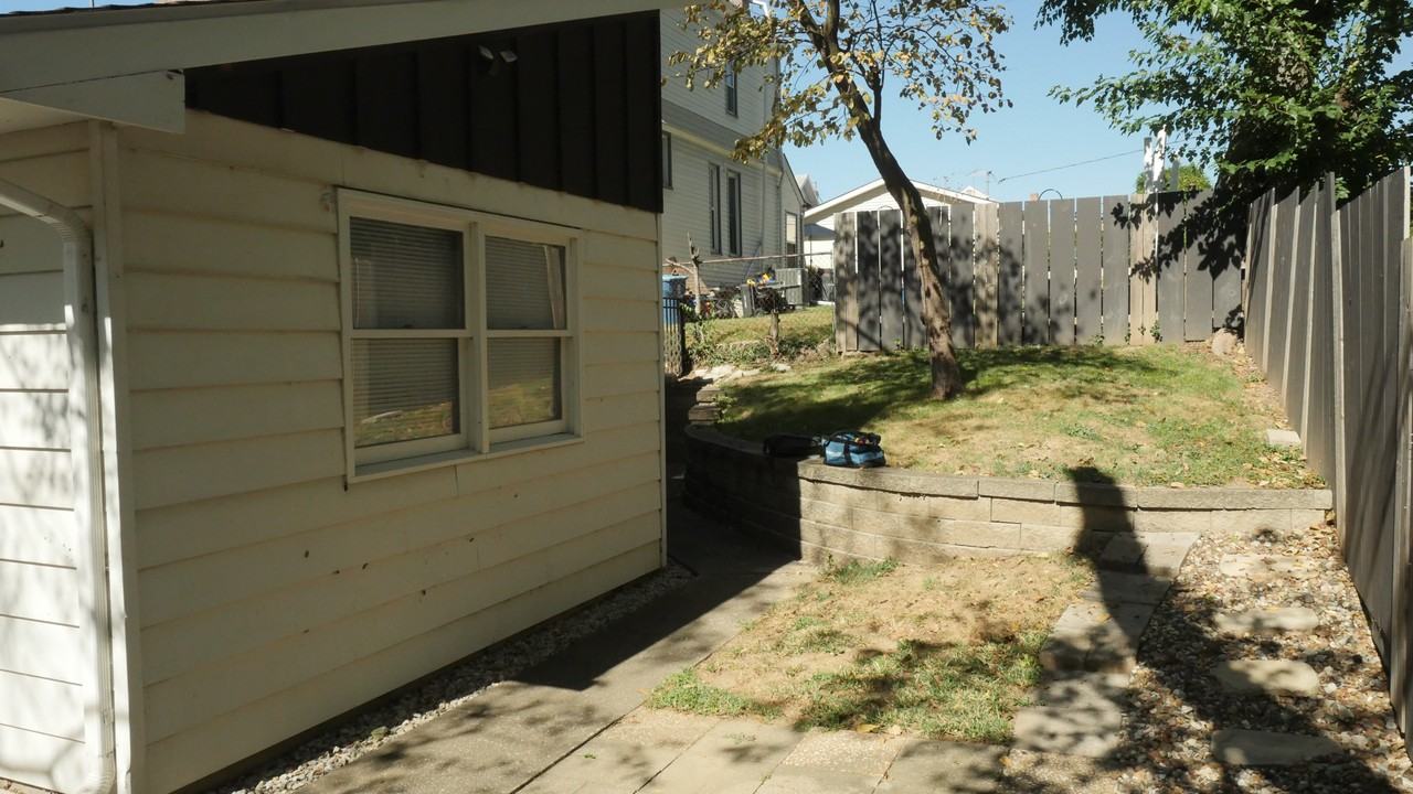 611 Liberty St #B - Photo 4 of 23