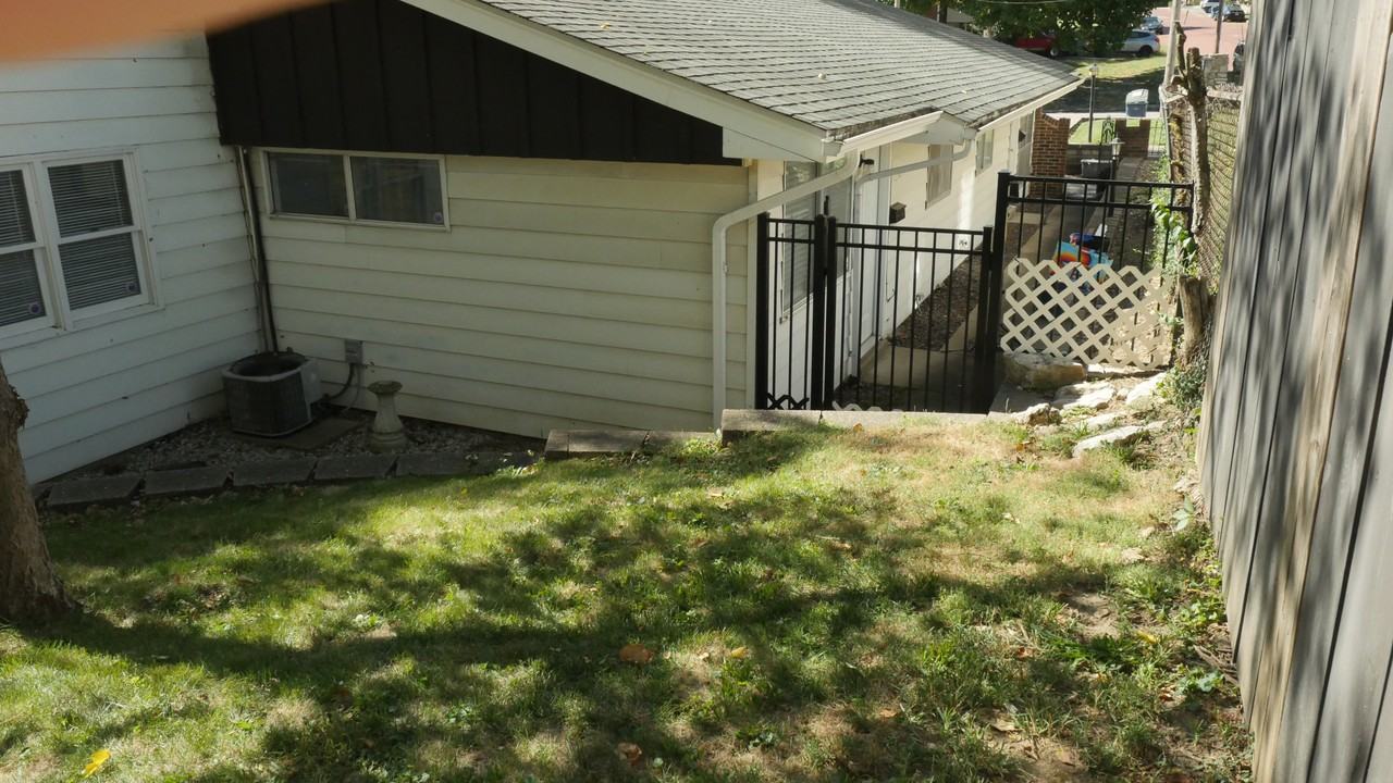 611 Liberty St #B - Photo 5 of 23