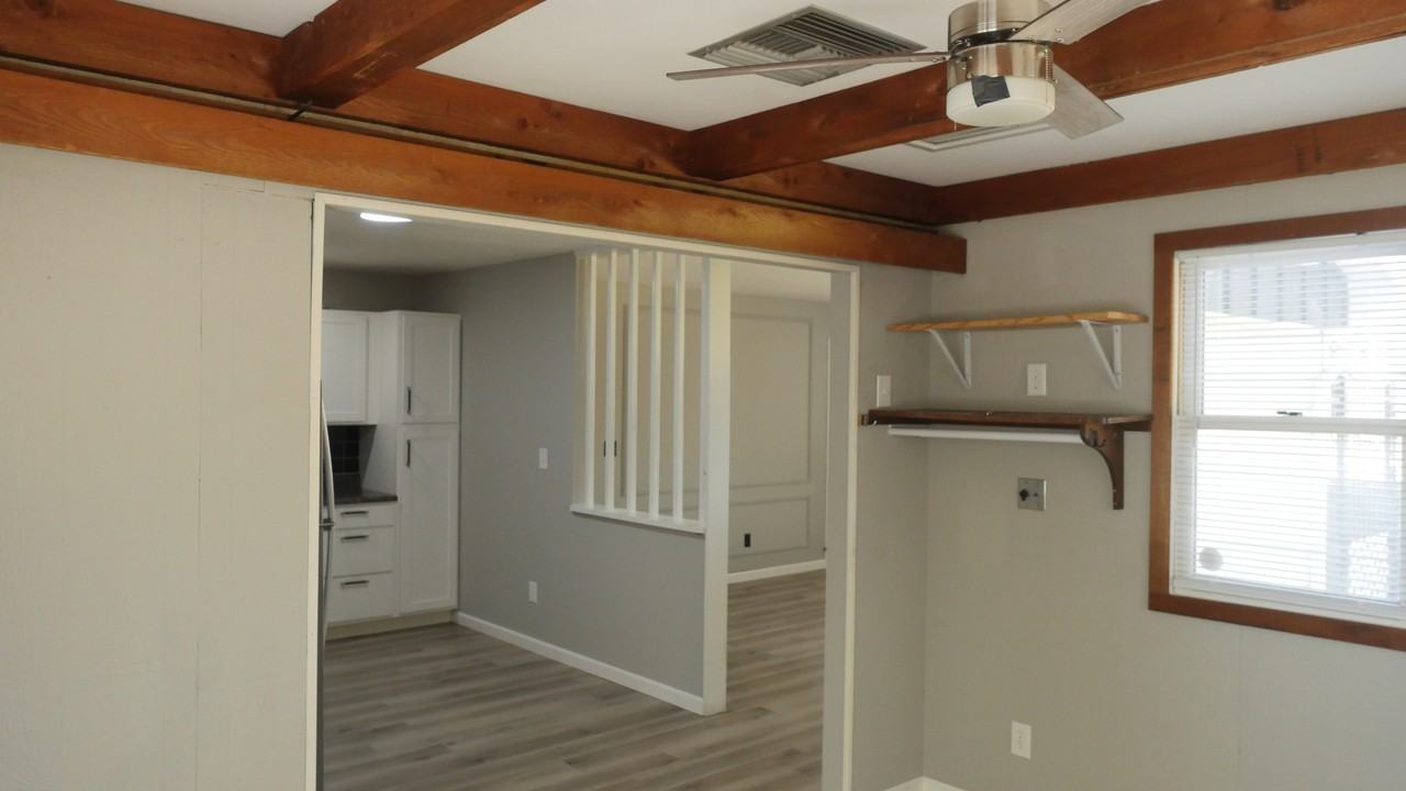 611 Liberty St #B - Photo 7 of 23