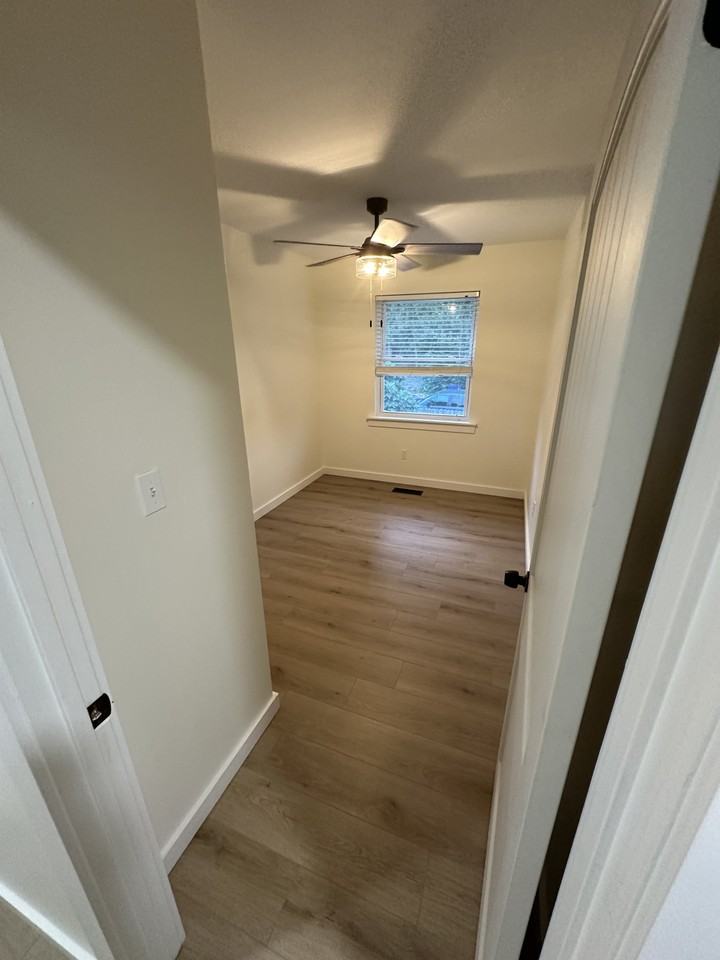 332 20th St Ne #6 - Photo 3 of 31
