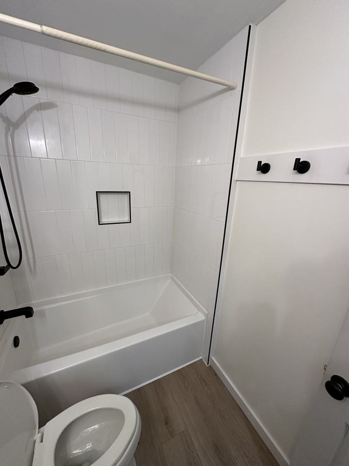 332 20th St Ne #6 - Photo 5 of 31