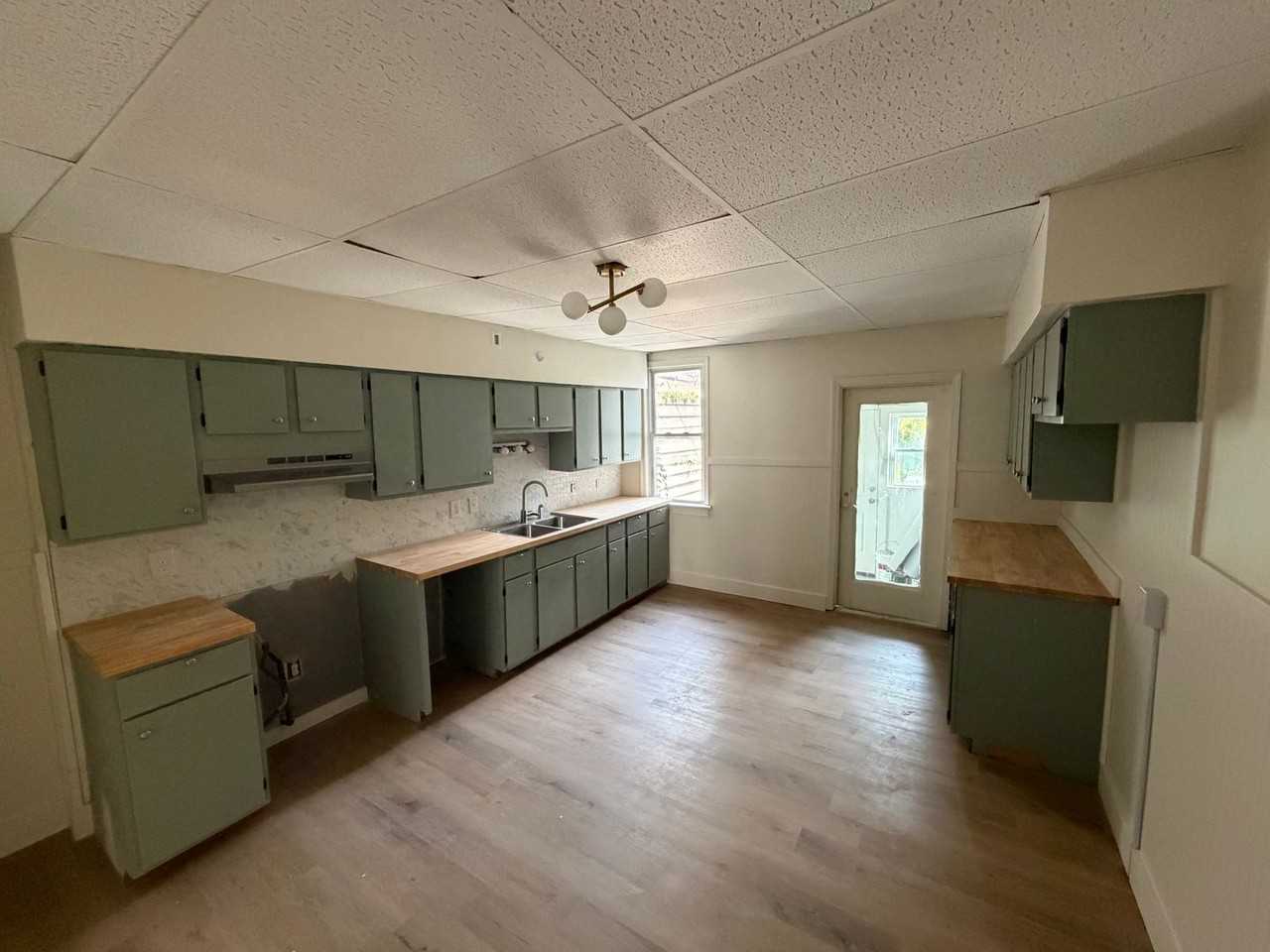 4147 Bell St - Photo 2 of 5