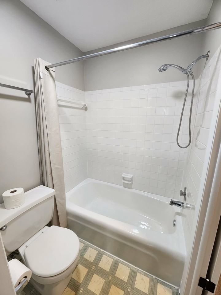 1675 Cedarwood Dr #N - Photo 4 of 9